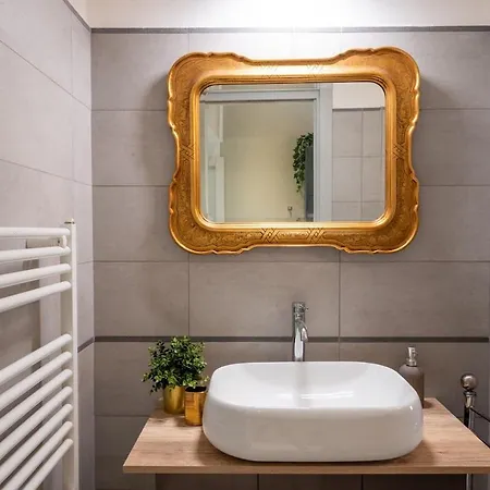 Vicino Al Centro Apartment